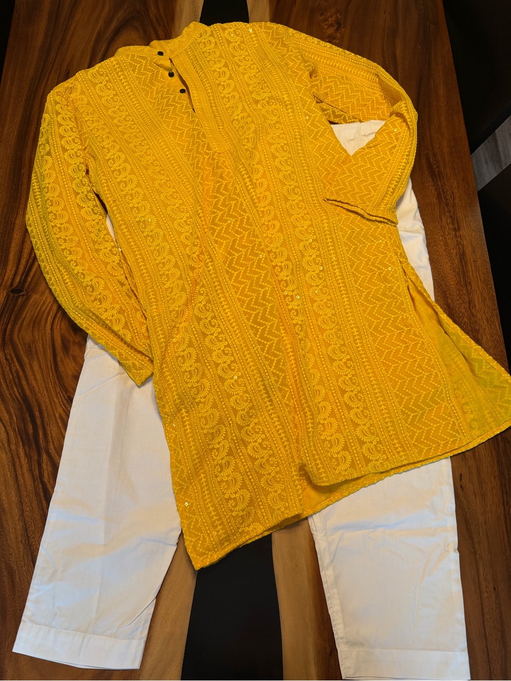 Men's Embroidered Chikankari Kurta